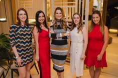 Julia Raeder, Nikole Bozza, Caroline Andrusko, Bianca Buzzi e Carolina Negrello, da equipe equipe Caroline Andrusko Arquitetos