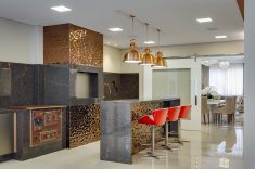 Acabamento de parede rose gold da Incepa, projeto de Helen Giacomitti (edição 96 da Revista Casa Sul). Foto: Nenad Rado