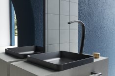 Deca - Bica Deca You Wave - Black Matte/ Acionamento para torneira Deca You Quadrado - Black Matte / Porta toalhas de rosto Deca You Quadrado - Black Matte + Cuba de apoio Inox retangular - Black Matte